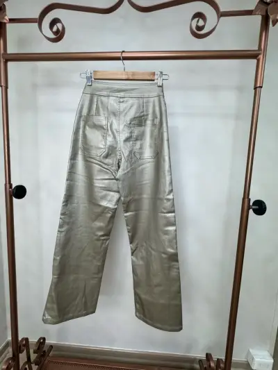 Pantalones anchos metálicos plateados para mujer - miniatura 2