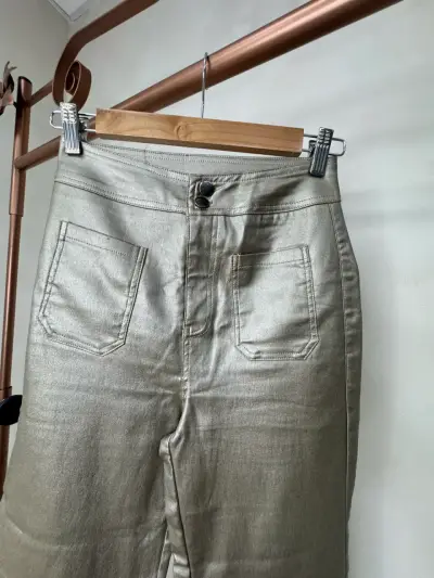 Pantalones anchos metálicos plateados para mujer - miniatura 3