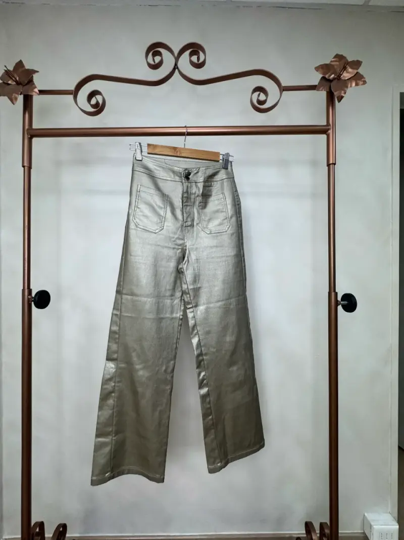 Pantalones anchos metálicos plateados para mujer - 5