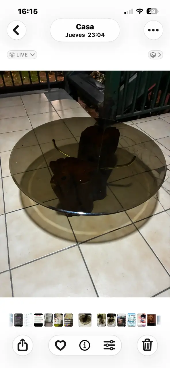 Mesa de centro redonda de vidrio y madera - 1