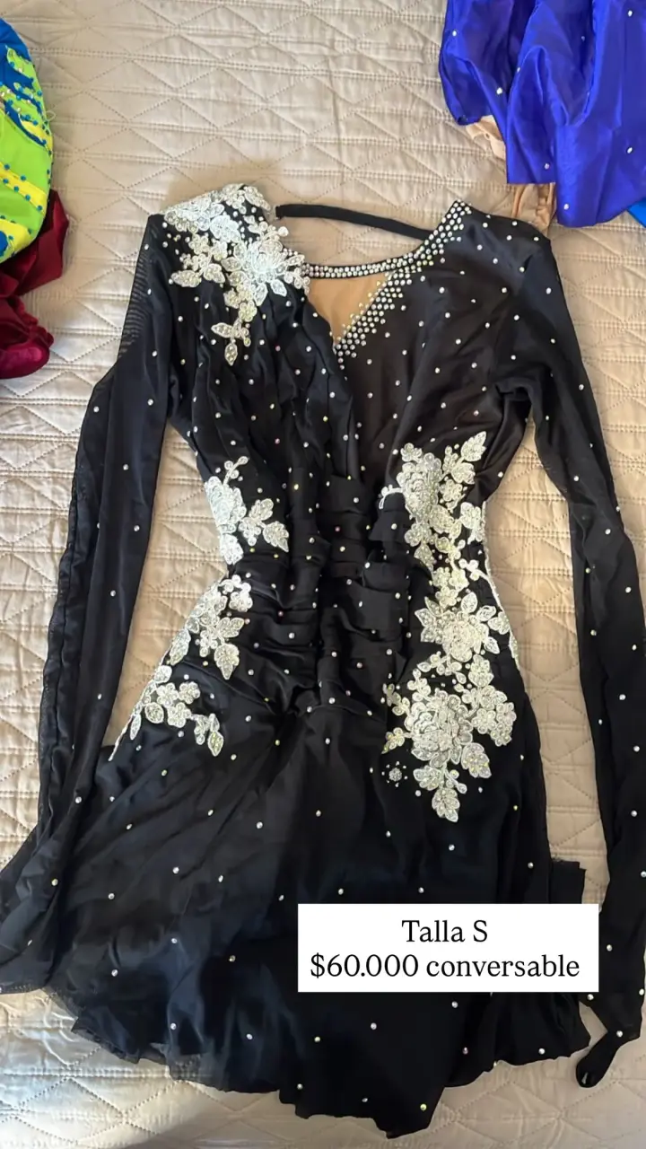 Malla de patinaje negro con encaje y pedrería