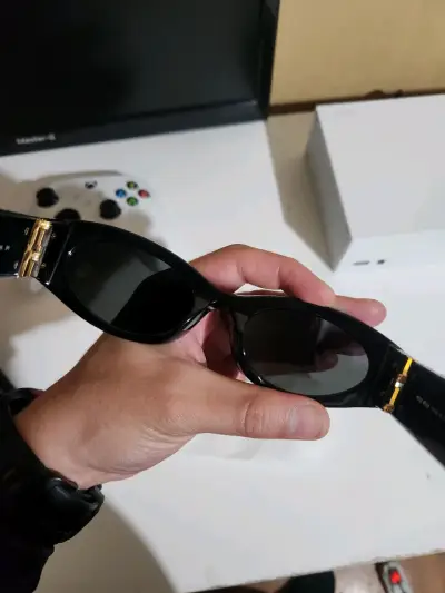 Gafas de Sol Miu Miu Negras de Lujo - miniatura 2