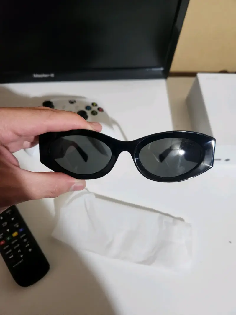 Gafas de Sol Miu Miu Negras de Lujo - 6