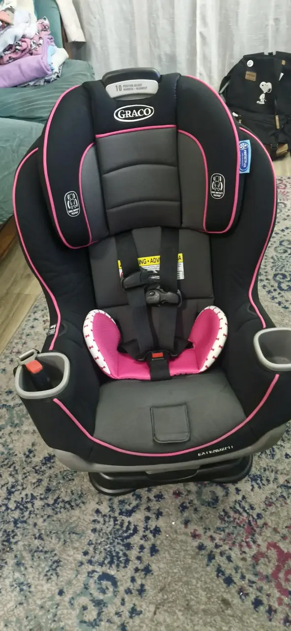 Silla de auto Graco negra con detalles rosados - 2