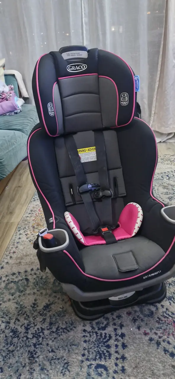 Silla de auto Graco negra con detalles rosados - 3