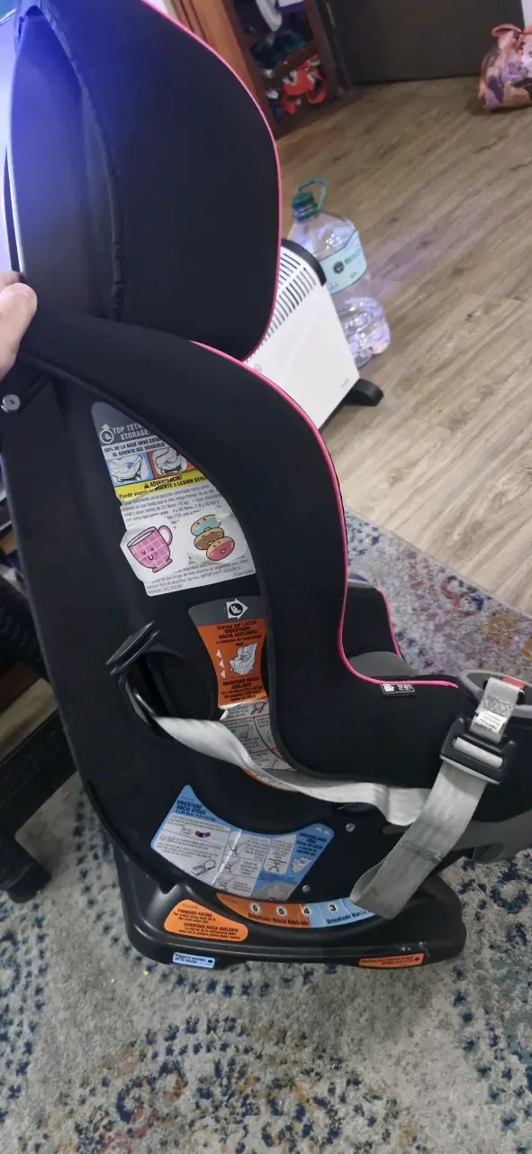 Silla de auto Graco negra con detalles rosados - 4