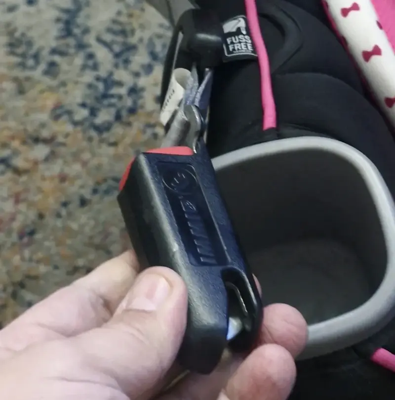 Silla de auto Graco negra con detalles rosados - 5