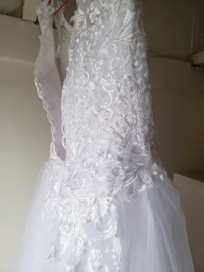 Vestido de novia blanco clásico con falso - miniatura 3