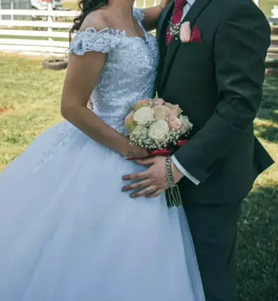 Vestido de novia blanco clásico con falso - miniatura 4