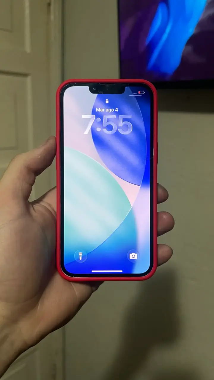 iPhone 13 blanco en buen estado - 2