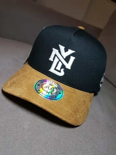 Gorra Snapback Negra y Marrón Doble AA - miniatura 1