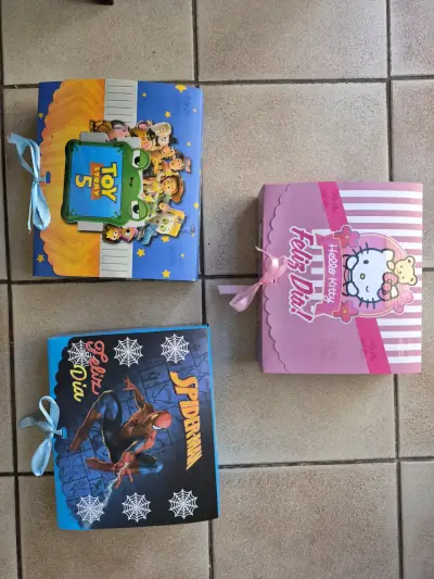 Cajas de Regalo Temáticas Toy Story, Hello Kitty y Spiderman - miniatura 1