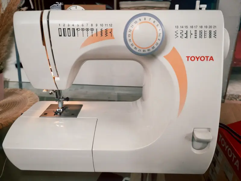 Máquina de Coser Toyota con Múltiples Puntadas