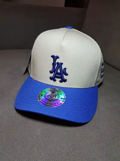 Gorra Snapback Beige y Azul con Logo LA - miniatura 1