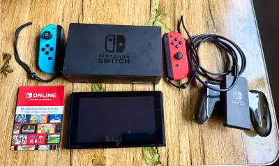 Consola Nintendo Switch con Joy-Con y accesorios - miniatura 1