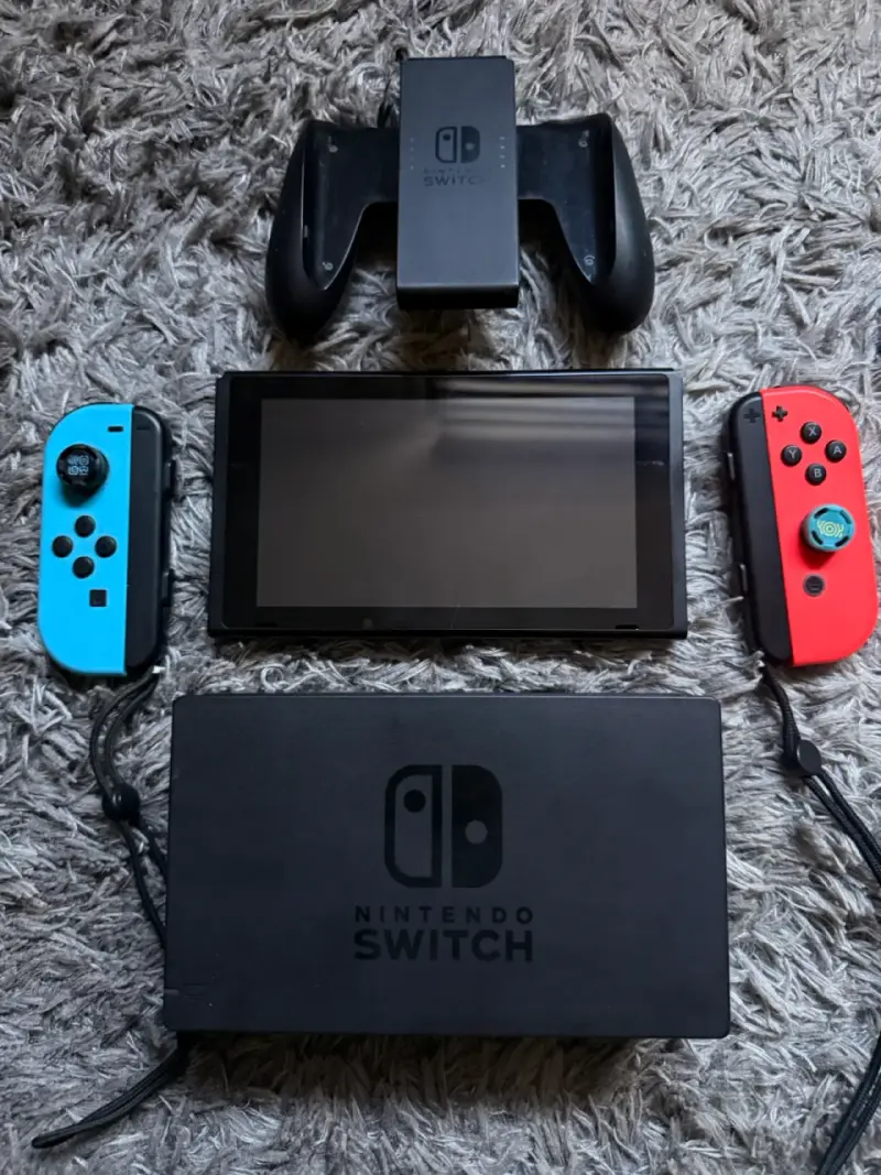 Consola Nintendo Switch con Joy-Con y accesorios - 5