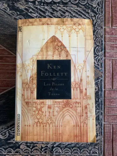 Libro 'Los Pilares de la Tierra' de Ken Follett - miniatura 1