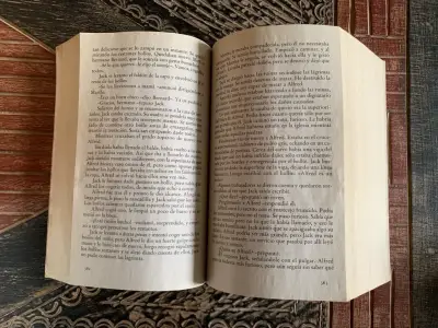 Libro 'Los Pilares de la Tierra' de Ken Follett - miniatura 3
