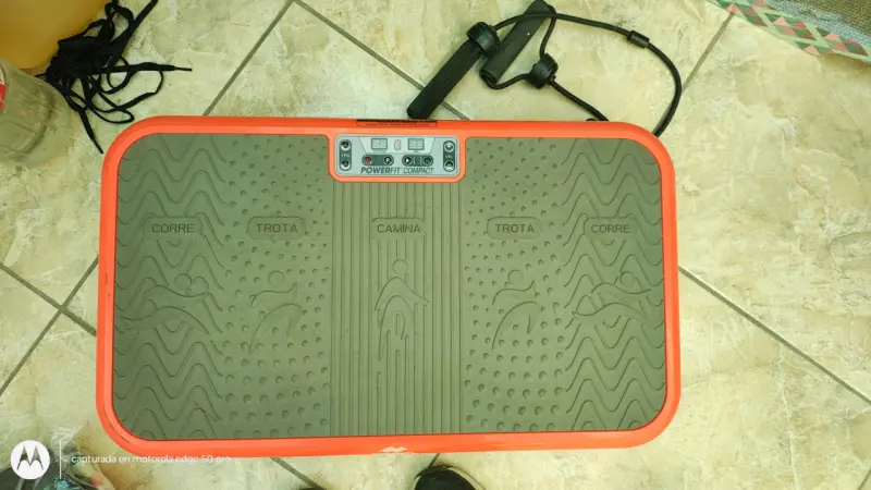 Plataforma Vibratoria Powerfit Compact para Ejercicio