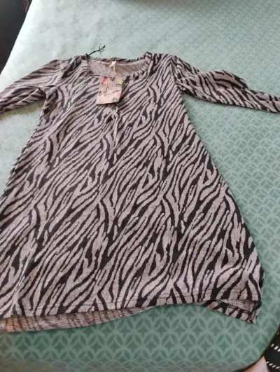Chaqueta acolchada con capucha para mujer - miniatura 3