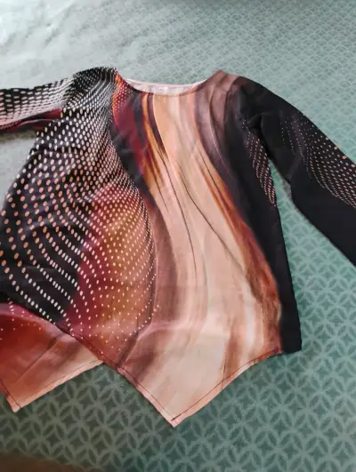 Chaqueta acolchada con capucha para mujer - miniatura 4