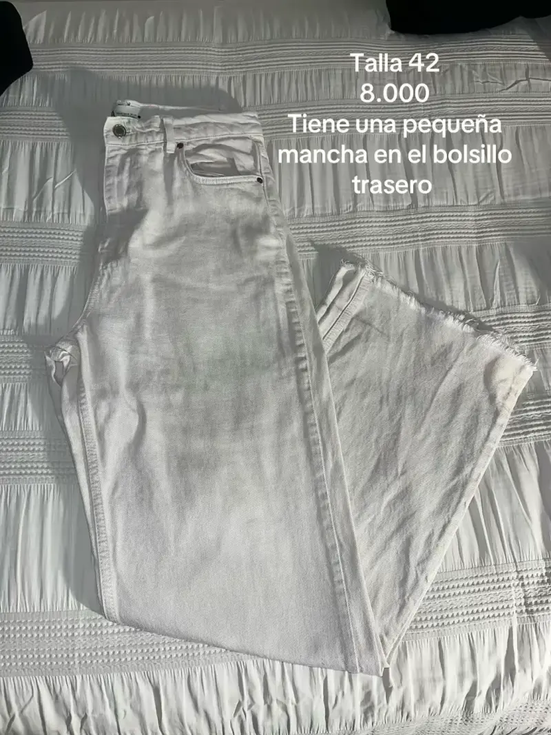 Jeans blancos talla 42 con detalle