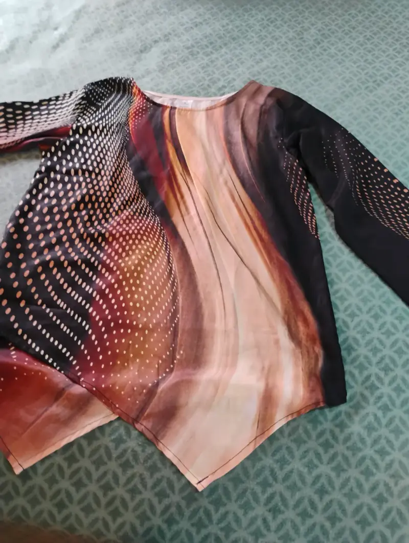 Blusa estampada de manga larga para mujer
