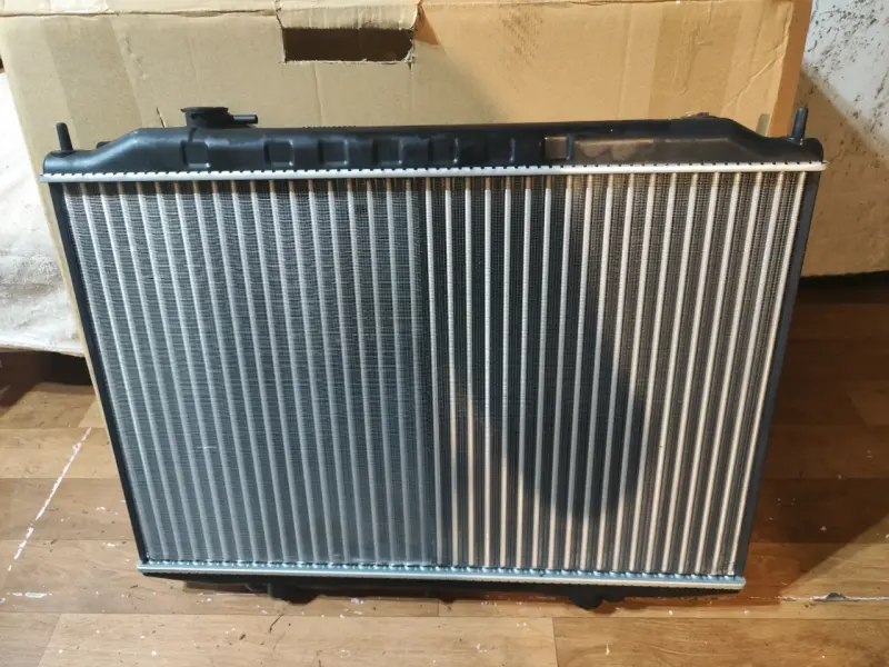 Radiador de auto nuevo con alta eficiencia - 1