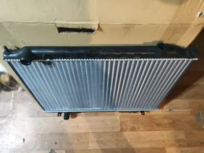 Radiador de auto nuevo con alta eficiencia - miniatura 3