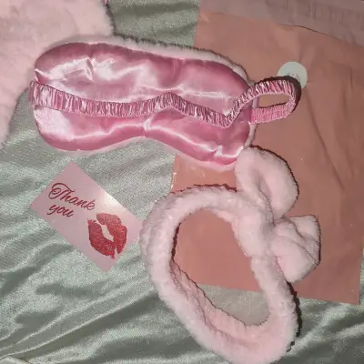 Set de antifaz y cintillo rosa suave - miniatura 2