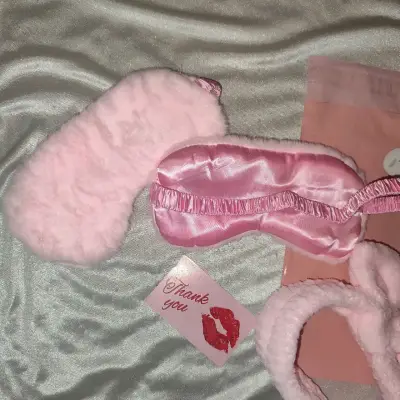 Set de antifaz y cintillo rosa suave - miniatura 3