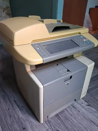 Impresora multifuncional HP LaserJet en buen estado - miniatura 3