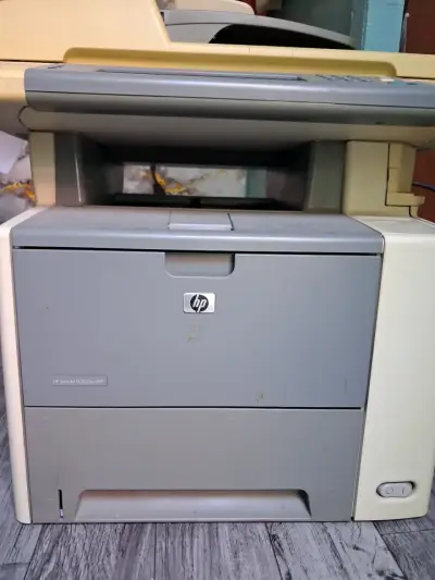 Impresora multifuncional HP LaserJet en buen estado - miniatura 4
