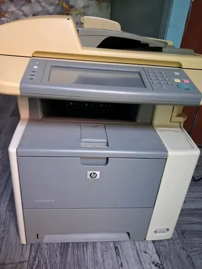 Impresora multifuncional HP LaserJet en buen estado - miniatura 5