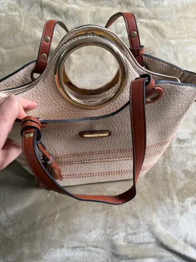 Bolso de mano doble beige con detalles marrones - miniatura 4