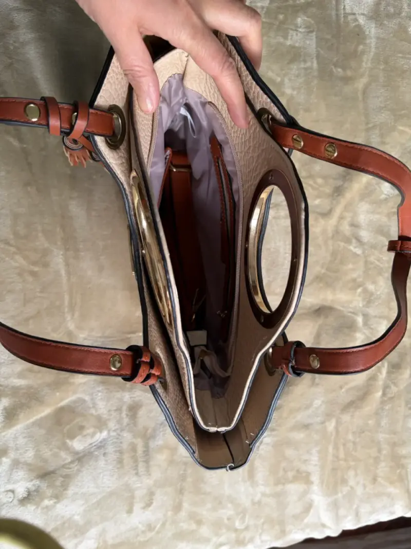 Bolso de mano doble beige con detalles marrones - 5