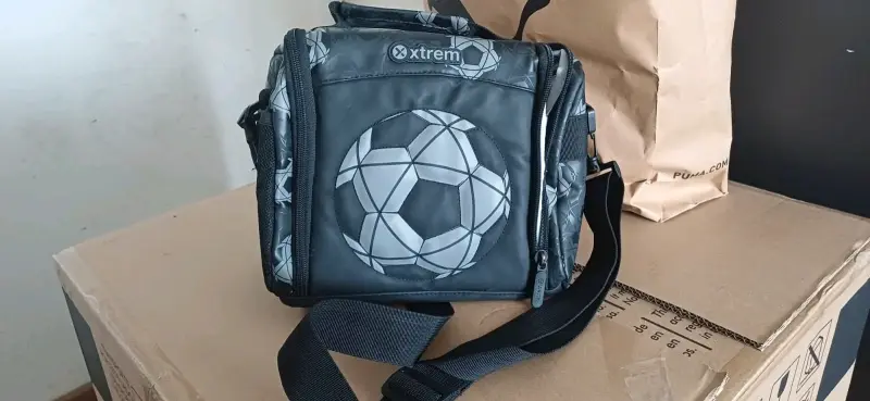 Lonchera térmica Xtrem con diseño de fútbol - 1