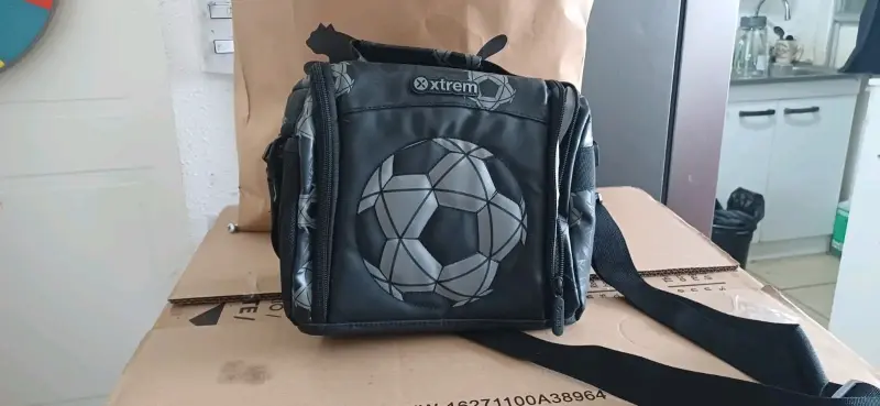 Lonchera térmica Xtrem con diseño de fútbol - 2