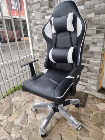 Silla Gamer Ergonómica Negra y Blanca - miniatura 1