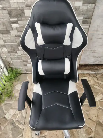 Silla Gamer Ergonómica Negra y Blanca - miniatura 4