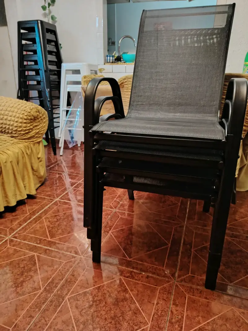 Juego de sillas apilables de metal para exterior - 3