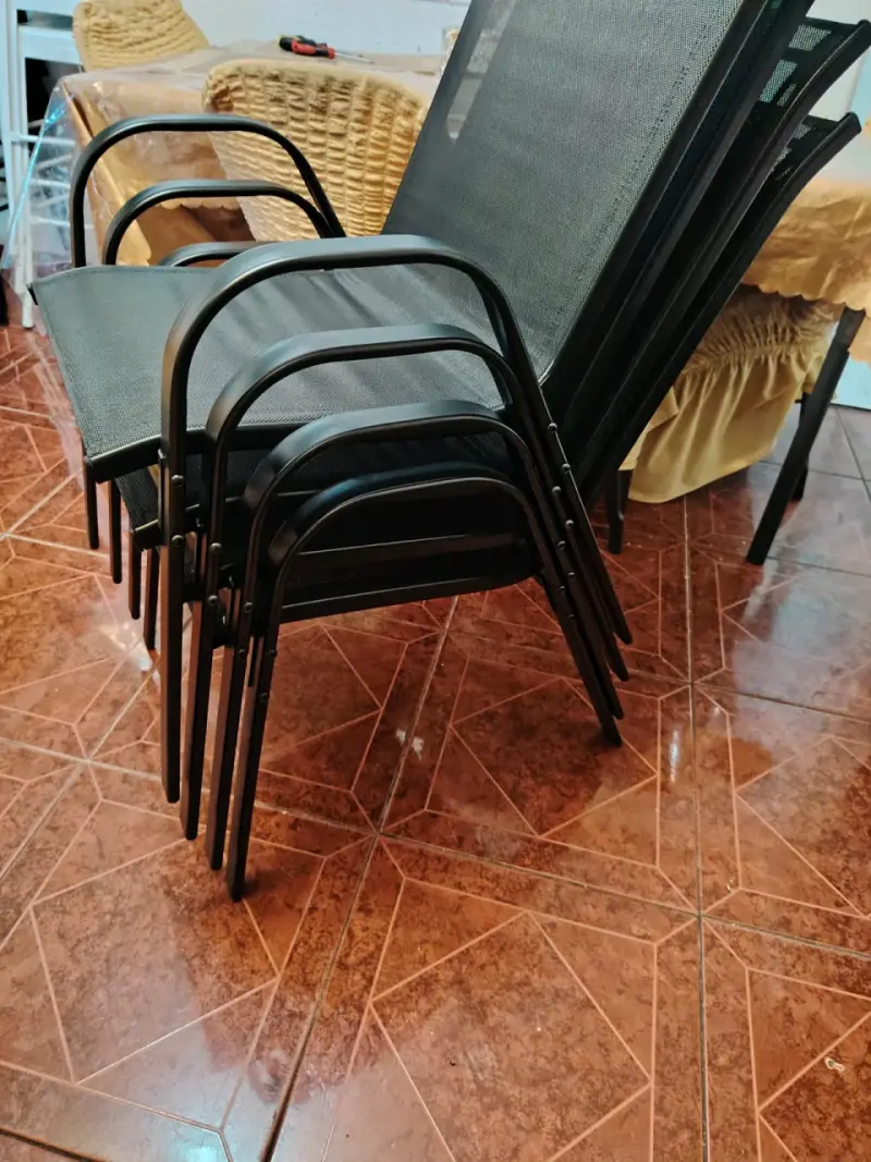 Juego de sillas apilables de metal para exterior - 4