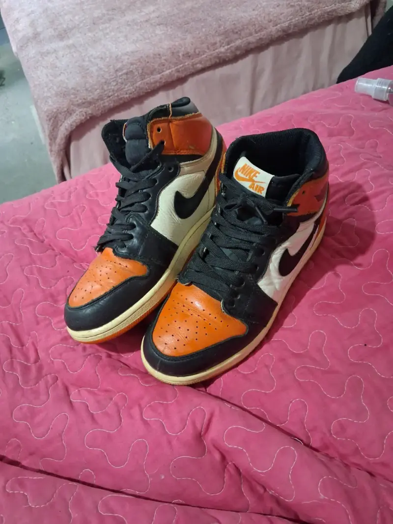 Zapatillas Air Jordan 1 Retro High OG Naranja y Negro - 2