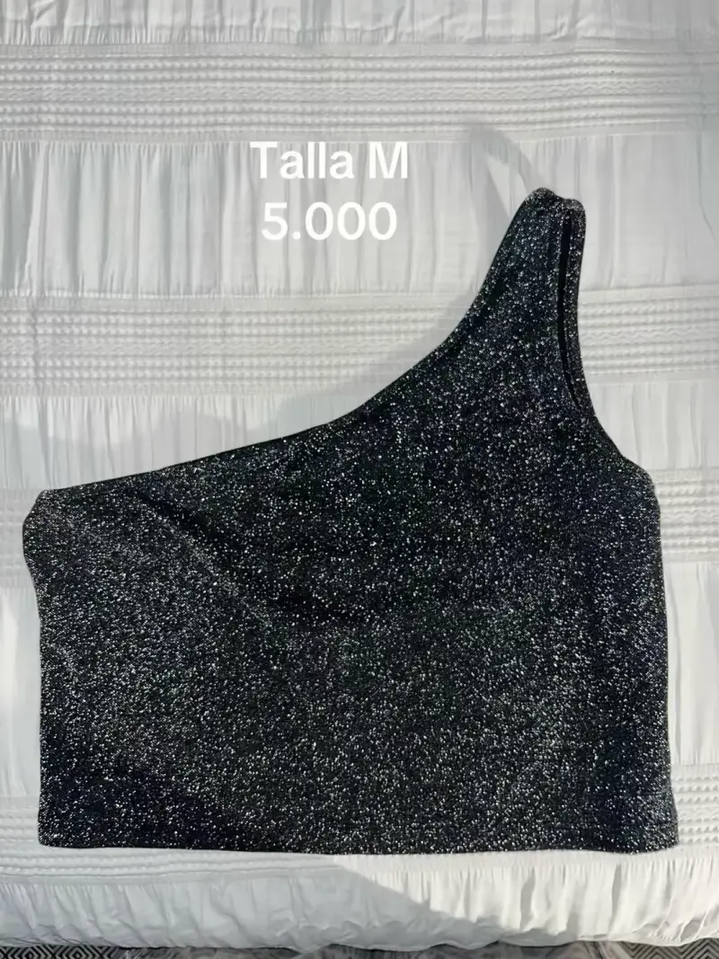 Top asimétrico negro brillante talla M