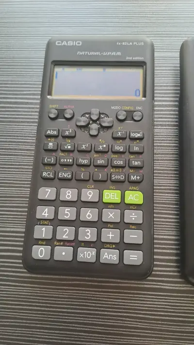 Calculadora científica Casio fx-82LA Plus con tapa - miniatura 2