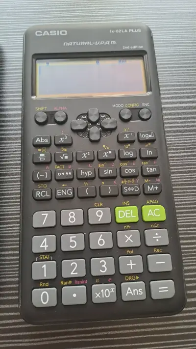 Calculadora científica Casio fx-82LA con tapa - miniatura 2