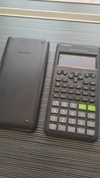 Calculadora científica Casio fx-82LA con tapa - miniatura 3