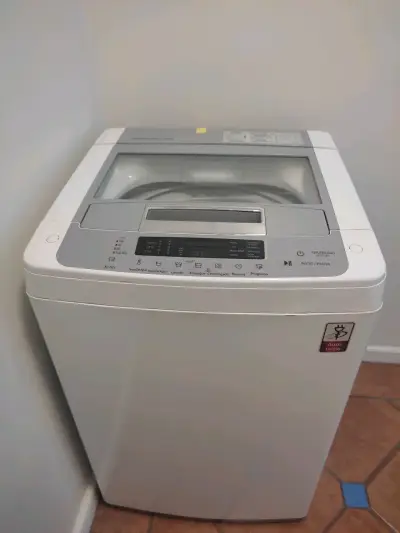Lavadora automática LG 11kg con panel digital - miniatura 1