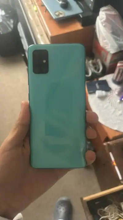 Smartphone azul en buen estado - miniatura 2