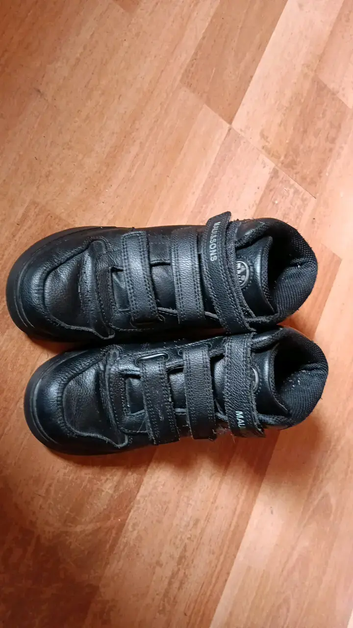 Zapatillas Nro 34 negras para niños con velcro - 2